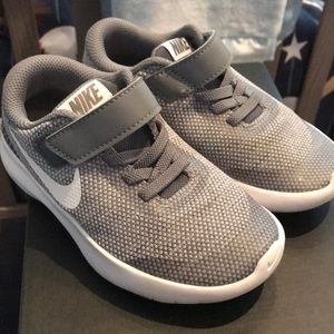 Nike flex sneakers